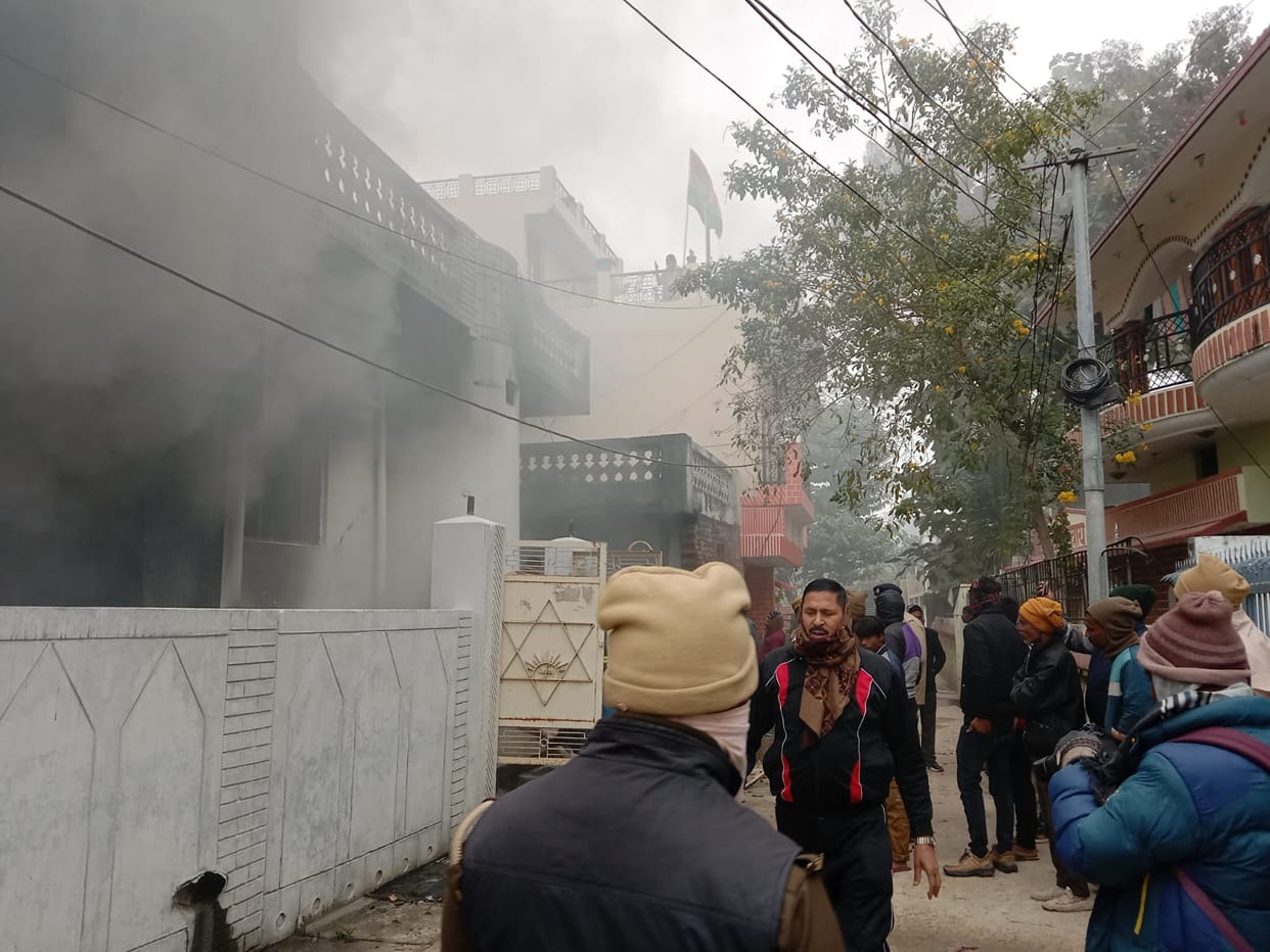 Fire broke out in godown of electricity department contractor in jaunpur  cable worth about one lakh burnt