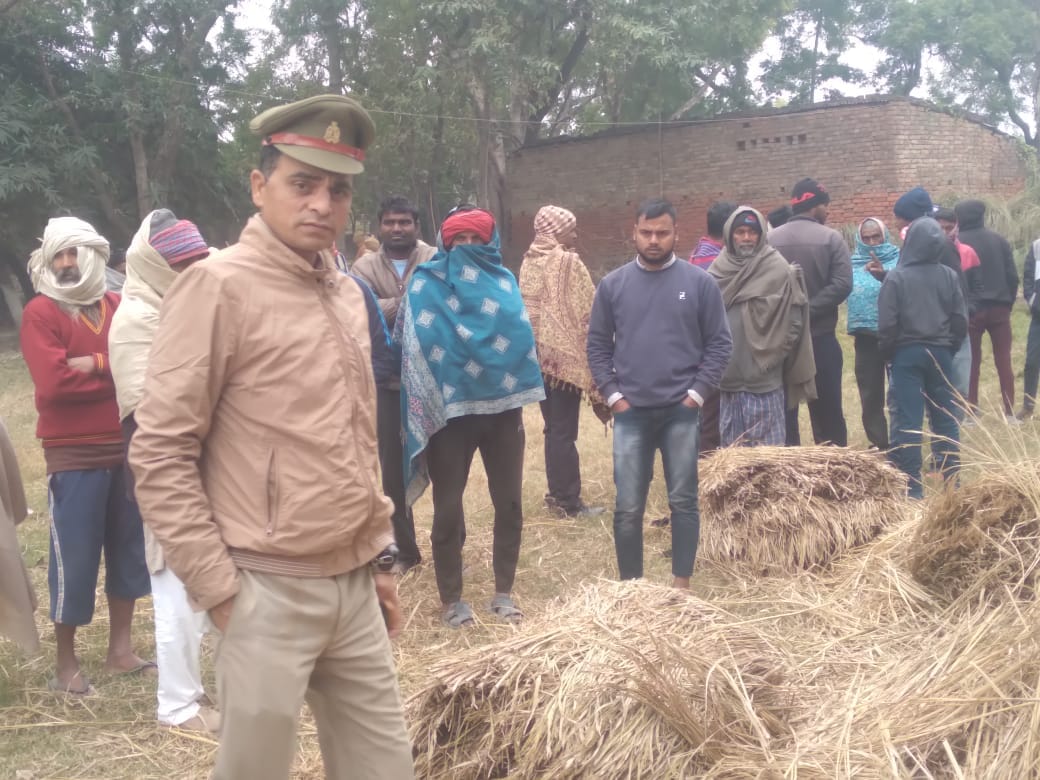 Decomposed dead body found in pile of straw in ballia dogs were scratching organs