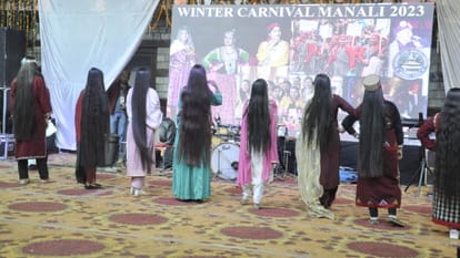 Manali Winter carnival: Contestants came on the ramp in traditional clothes amidst chilly atmosphere