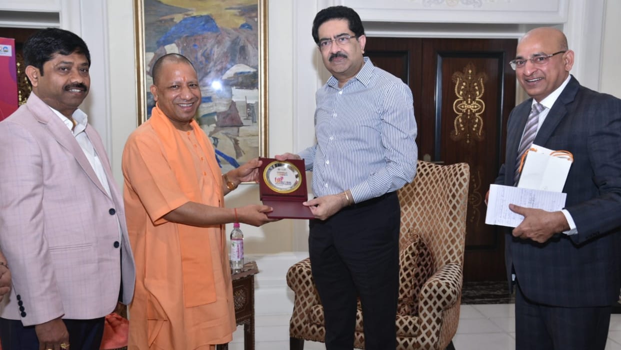 CM Yogi Adityanath meets to business leaders of Banking sector in Mumbai.