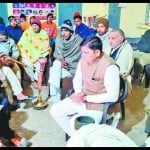 बैठक में विचार-विमर्श करते खाप फौगाट- 19 के पदाधिकारी व सदस्य।