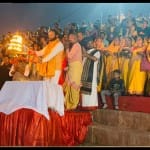 खारुन गंगा मैया और हटकेश्वर महादेव की महाआरती करते श्रद्धालुगण
