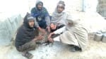 सर्दी से बचाव के लिए जयपुर जिले में अलाव तपते ग्रामीण।