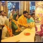 सिद्धिविनायक मंदिर में दर्शन करते कटरीना और विक्की कौशल