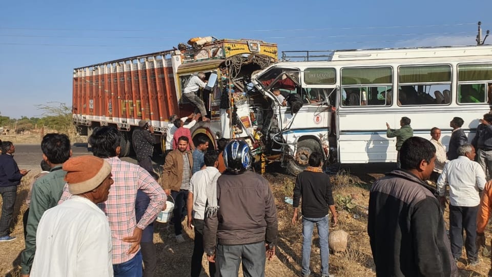 20 pilgrims from Nepal among 21 injured as bus hits truck in Odisha