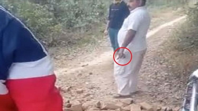 लाल घेरे में अवैध असलहा