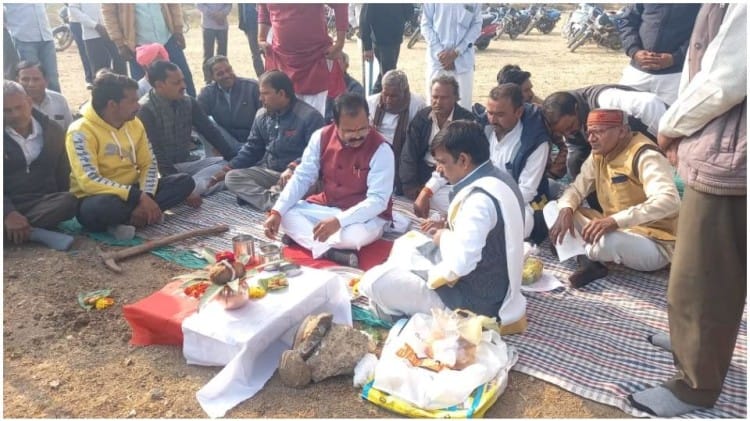 रतलाम के सोहनगढ़ में हुआ आवासीय संस्कृत विद्यालय का भूमिपूजन।