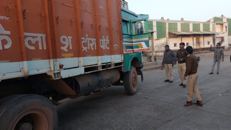 MP News: दमोह कृषि मंडी में ट्रक ने हम्माल को कुचला, मौके पर ही हो गई मौत, ट्रक चालक फरार MP News: दमोह कृषि मंडी में ट्रक ने हम्माल को कुचला, मौके पर ही हो गई मौत, ट्रक चालक फरार