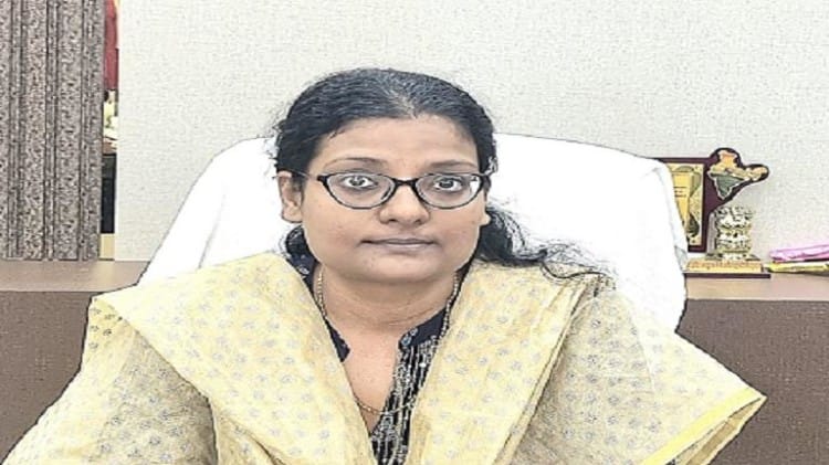 Hathras News: तीन सदस्यीय कमेटी देखेगी नगर निकायों के काम, जिसमें रहेंगें डीएम-एडीएम और ईओ हाथरस डीएम अर्चना वर्मा