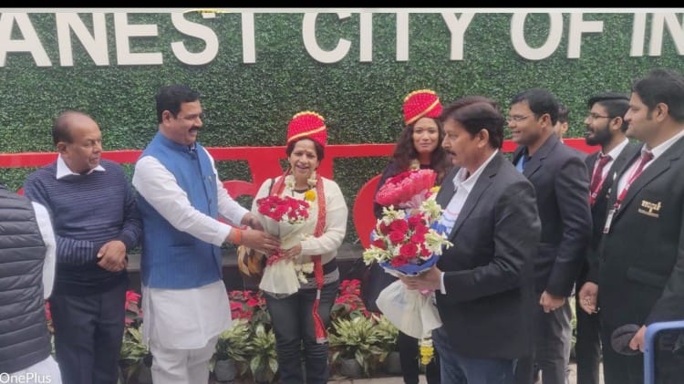 तीन परिवार माॅरिशस से आए