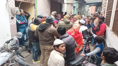 मौके पर पहुंची पुलिस।