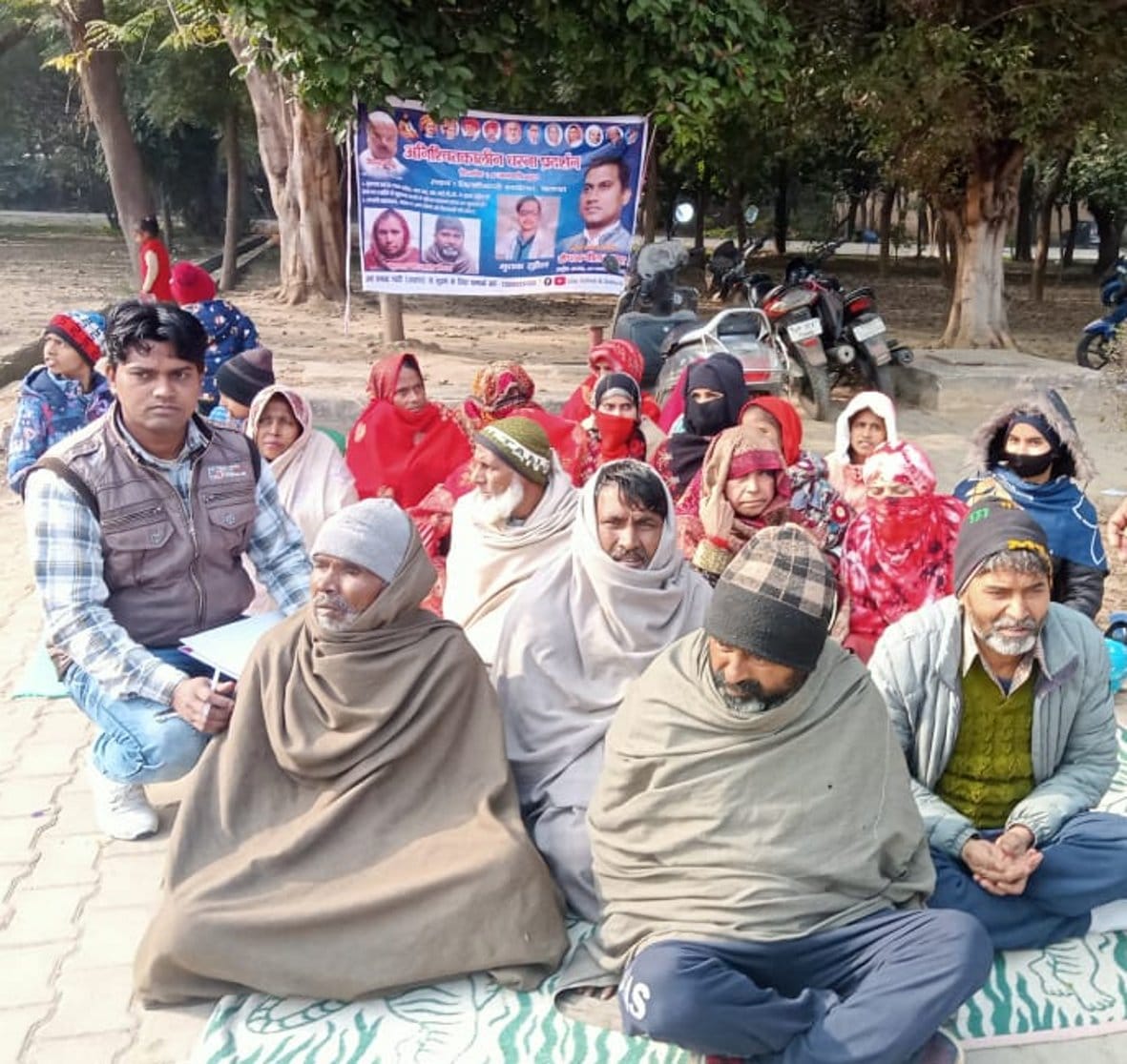 Demand for the arrest of the murderers, relatives sitting on dharna
