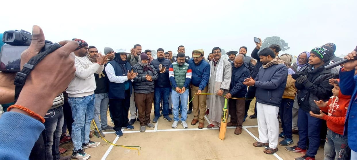 In the inaugural match, Satna defeated Anapur's team by 43 runs.