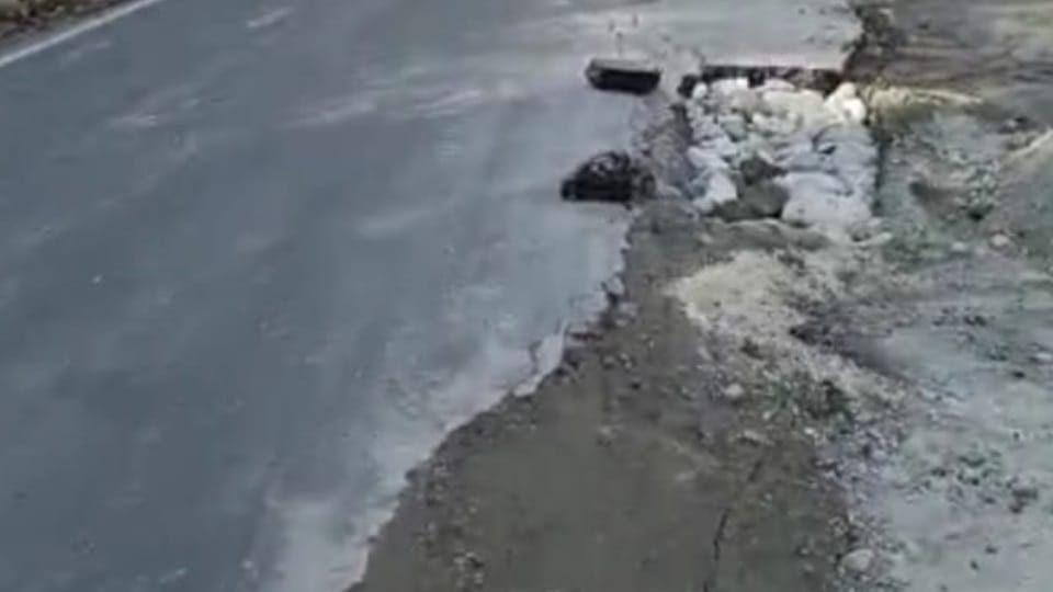Joshimath Landslide Cracks on badrinath Highway Indian Army Connection may cut from china border