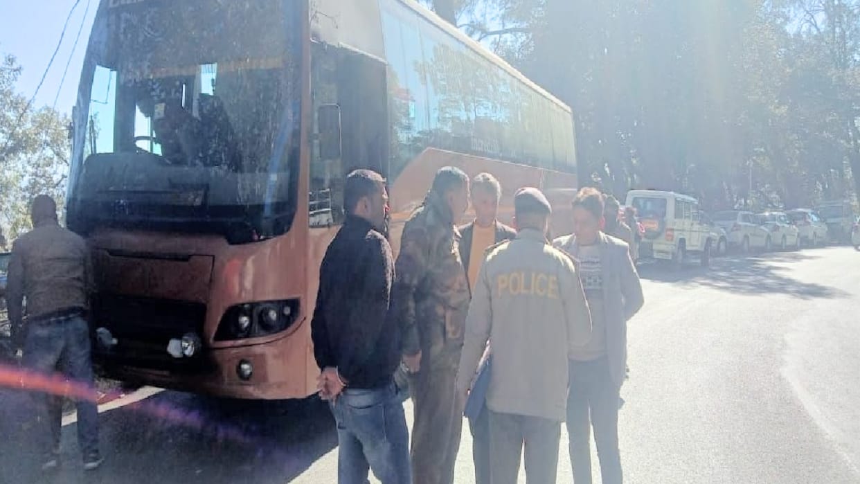 Officers  caught 4 illegal Volvo, fined 40,000 in shimla city