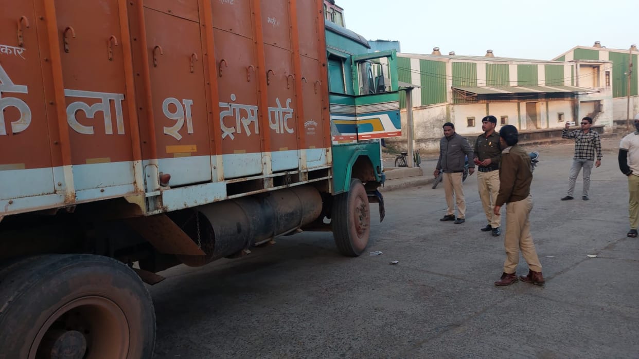damoh madhya pradesh a man died in a road mishap in damoh krishi upaj mandi