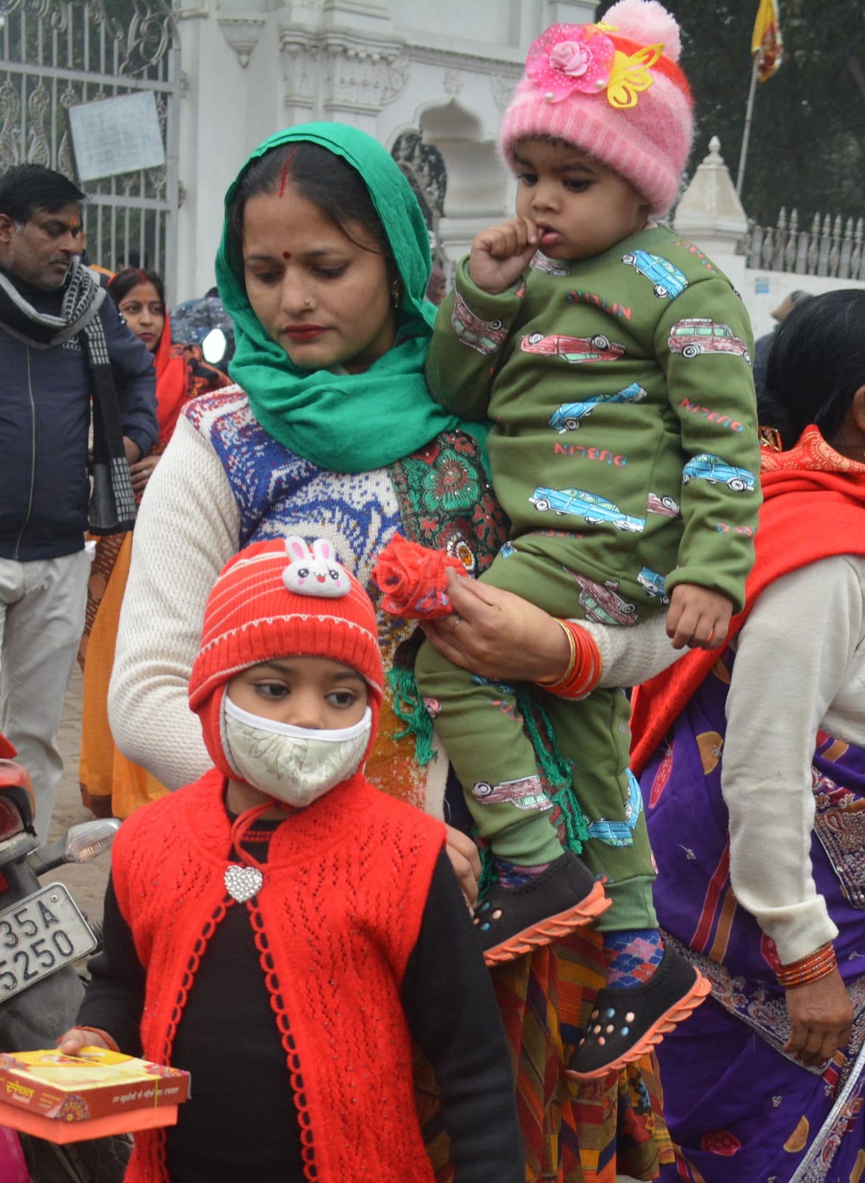 People shivered due to cold wave, mercury reached five