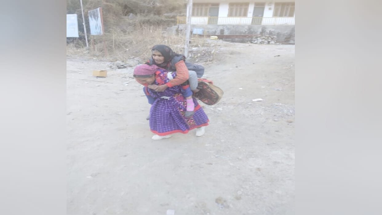 People in trouble due to lack of road facility, patient carried on the back to reach the road 10 km away