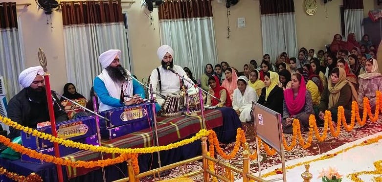 Celebrated Prakash Parv by doing Guruvani, Shabad-Kirtan