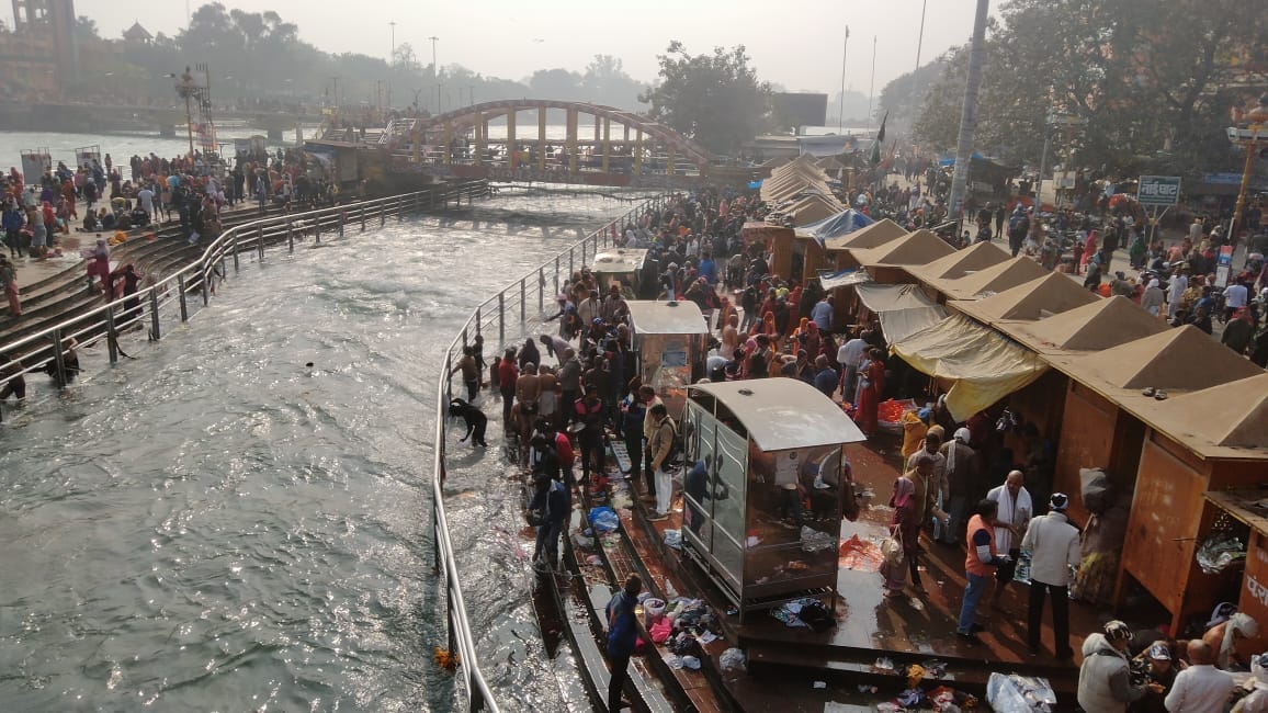 Paush Purnima 2023: Huge Crowd of devotees on har ki pauri for ganga snan