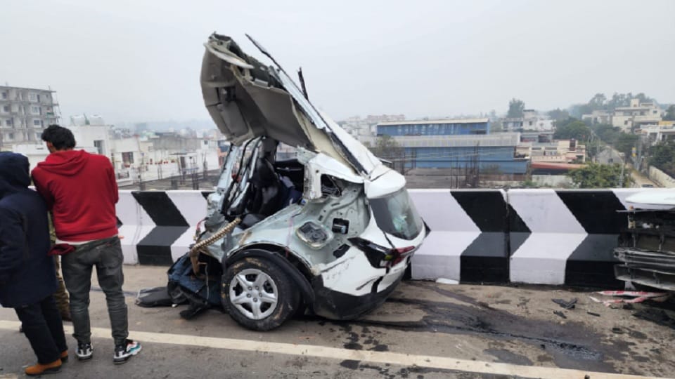 Jammu Kashmir: Collision with divider and split into two pieces, Haryana businessman killed
