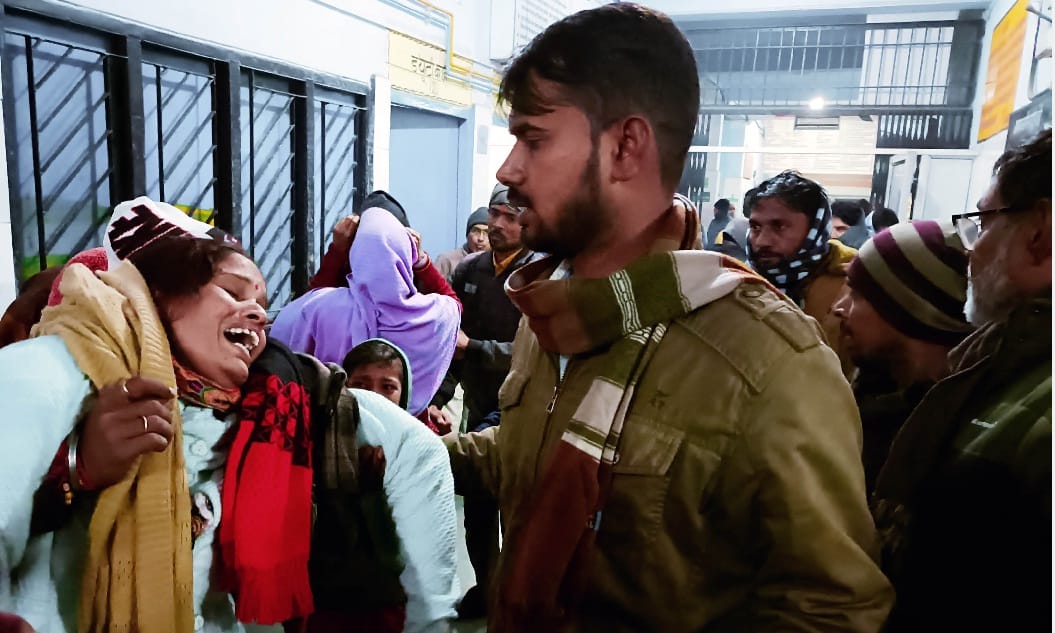 Accident occurred while returning after distributing blankets, painful death of Lekhpal