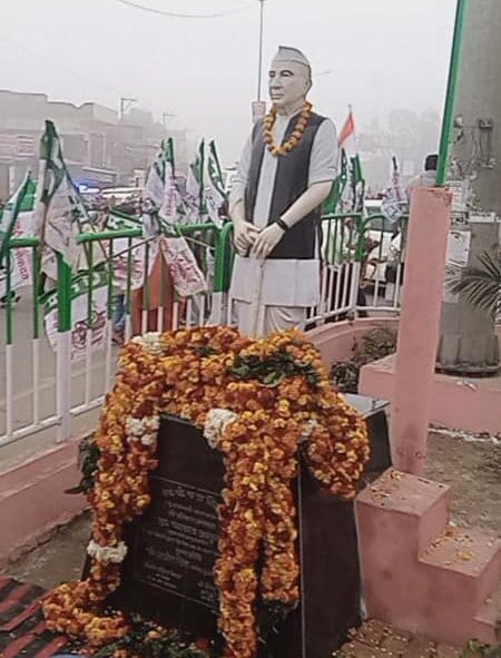 Rahul did not garland the statue of Chaudhary Charan Singh, fury among RLD workers