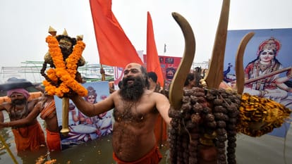 Magh Mela 2023 Rashtra Raksha Mahayagya begins with Chakravarti Parikrama, five lakh sacrifices will be made