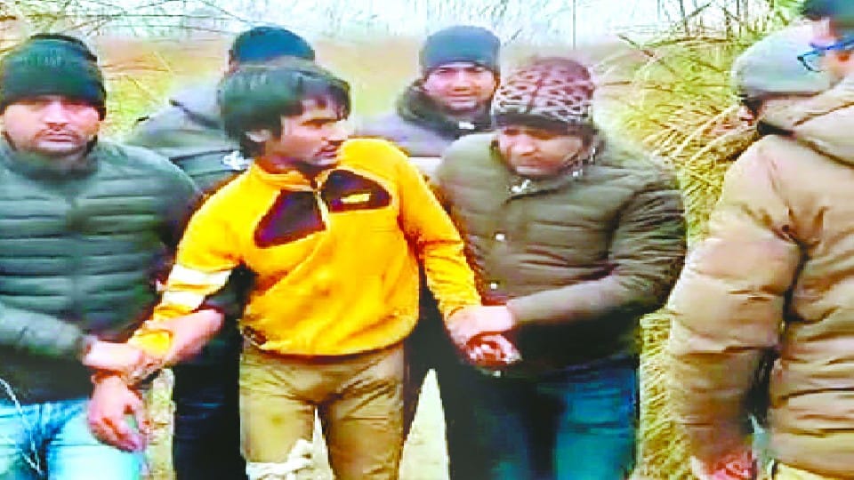 Encounter with robbers who came to rob Apple mobile-laptop on highway in Mathura