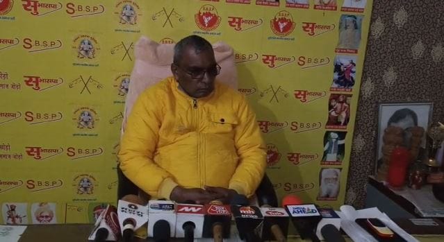 Omprakash Rajbhar said Everyone is welcome here on on no entry poster in samajwadi party office