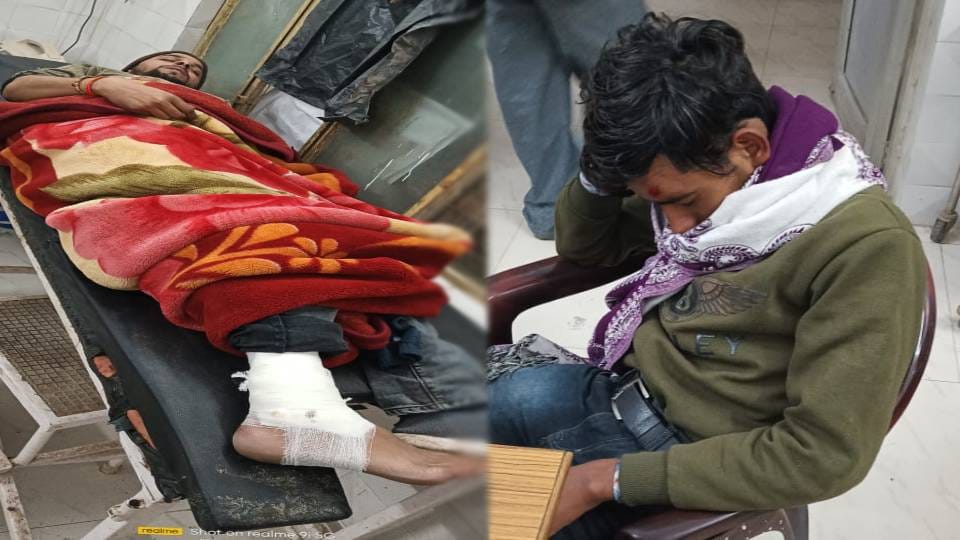 clashed between two groups of Kisan Union In Kasganj many people were injured in stone pelting