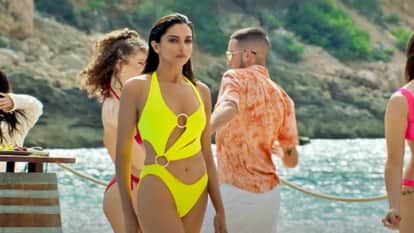 Besharam Rang can be removed from Pathaan Shah Rukh took big decision regarding Deepika padukone song