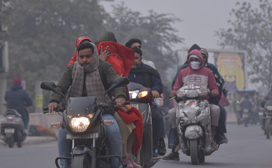 Temperature dropped due to fog and cold wave throughout the day