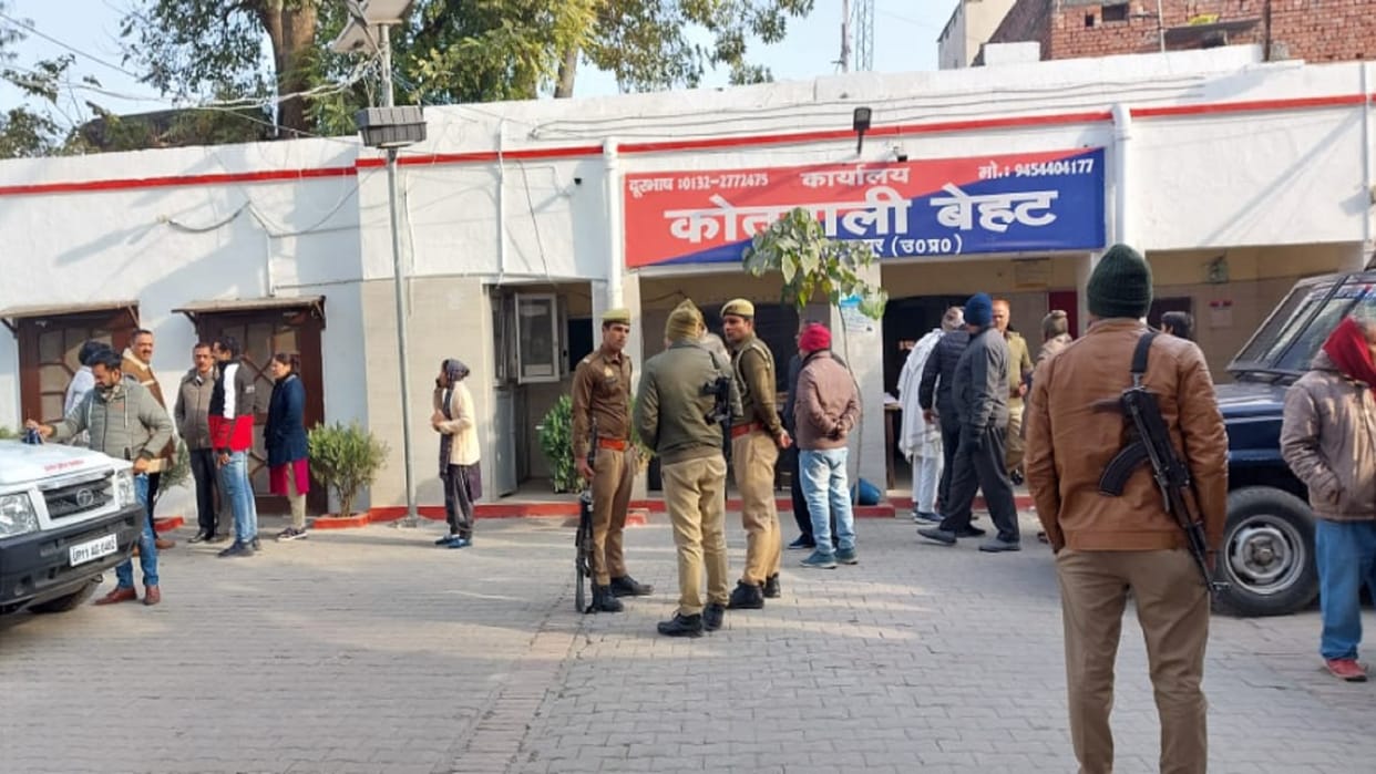 Anti corruption team caught medical superintendent taking bribe in Saharanpur