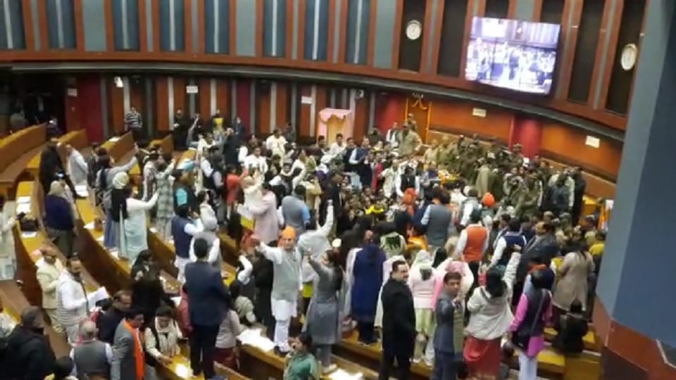 Delhi MCD Mayor Election Voting Live Updates Shaily Oberoi vs Rekha Gupta AAP vs BJP News in Hindi