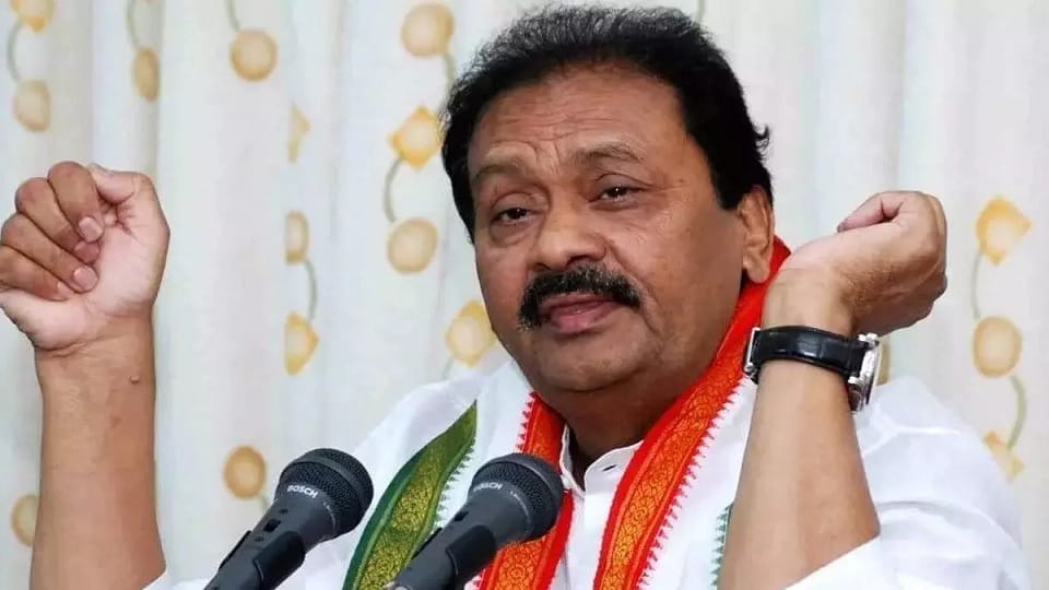 Congress leader Shabbir Ali attacks BRS, Calls KCR and its leaders liars