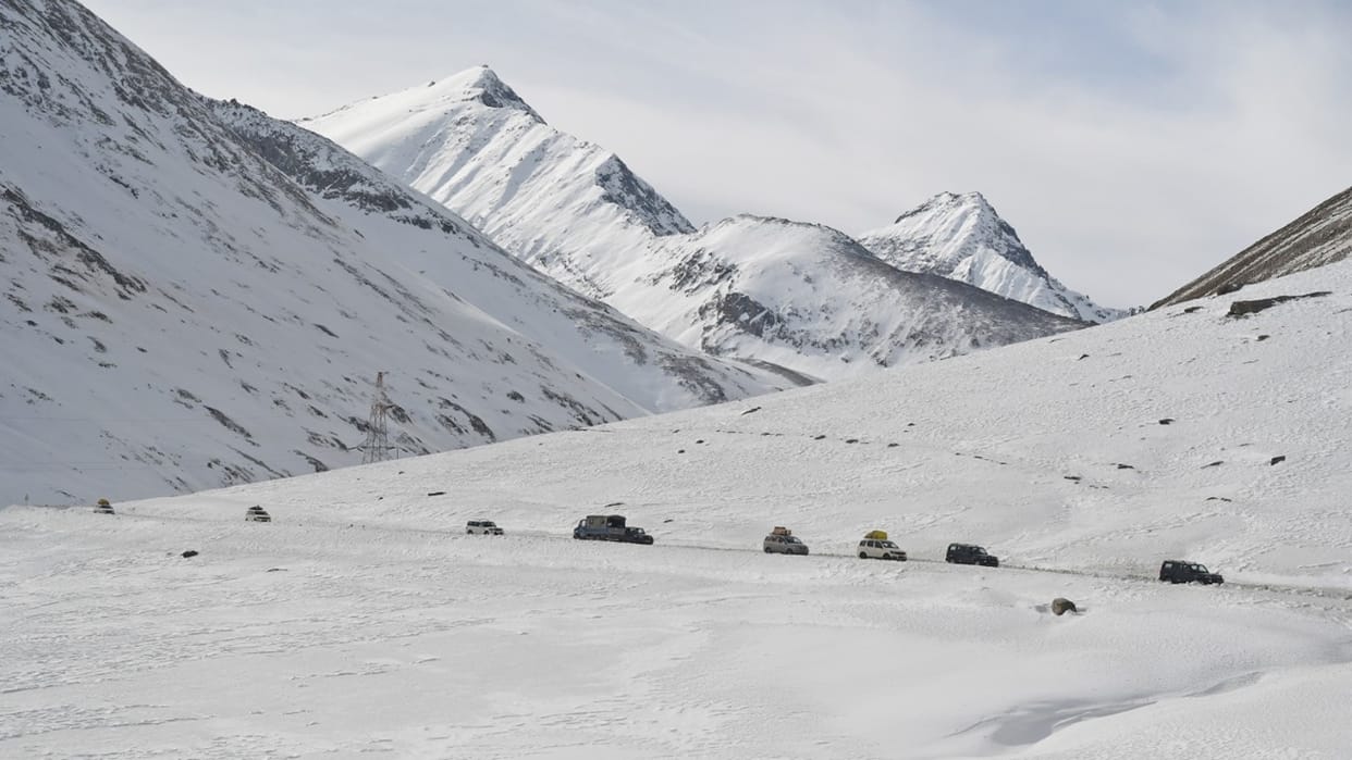 Kargil cut off from Srinagar and Jammu due to snowfall Air Force started courier service