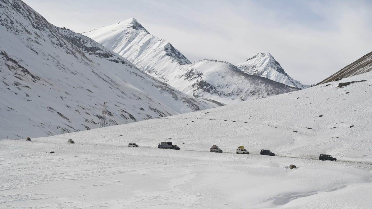 J&K: Zojila Pass Leh to Srinagar closed for movement last caravan leaves photos