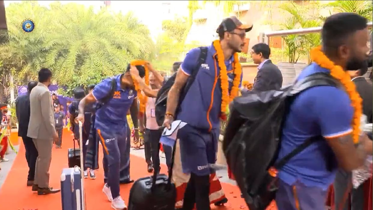 Rajkot crowd welcomes team India with Bharat mata ki jai and vande mataram chant for third T20 vs SL