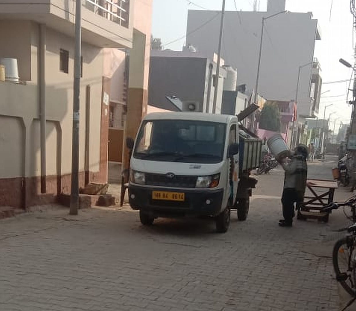 Auto tipper arrives in ward 19 for garbage collection after protest