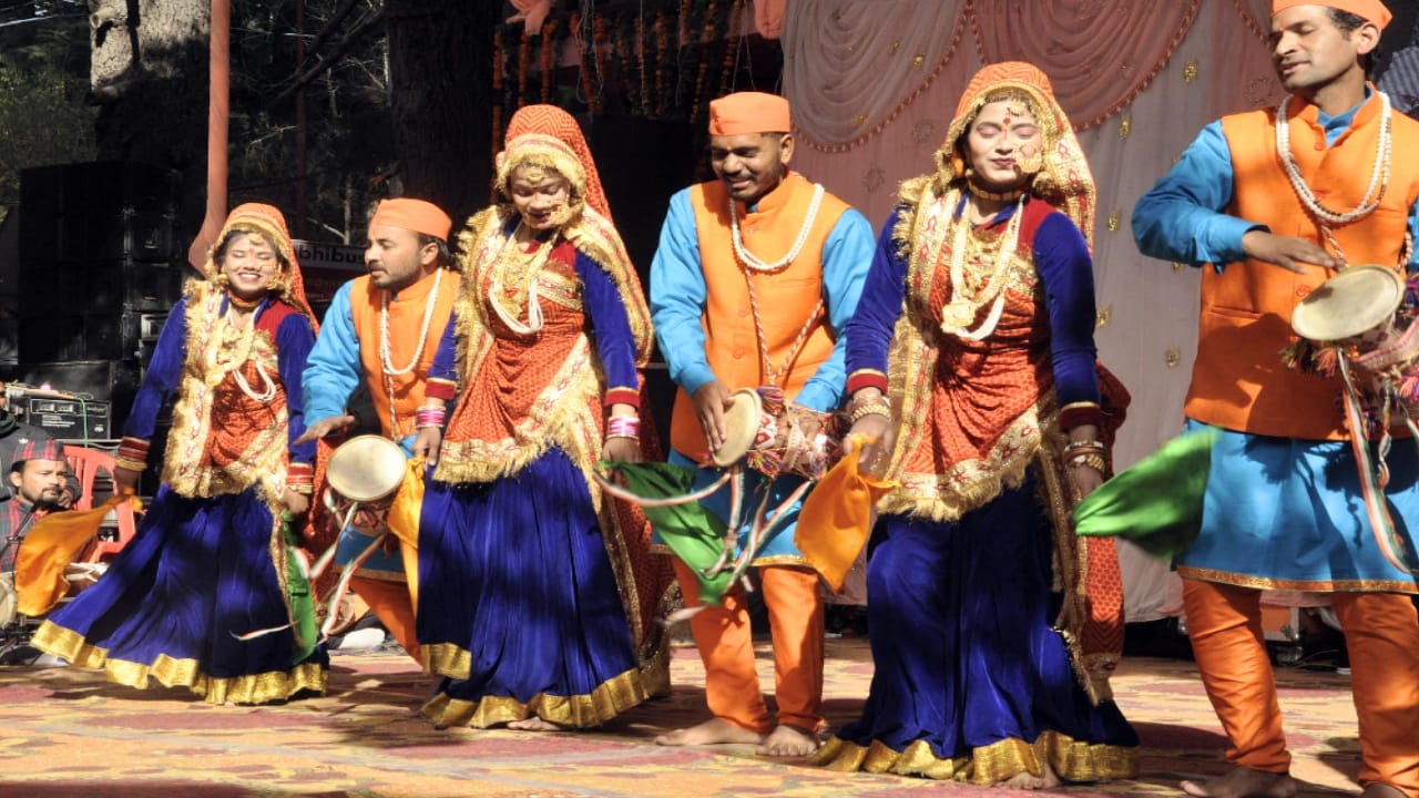 Winter Carnival: Folk dance and fashion show add color to Manali Sharadotsav, see amazing pictures