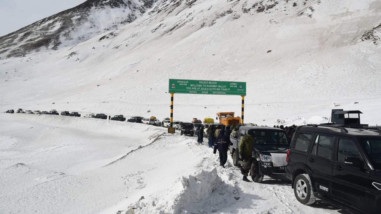 J&K: Zojila Pass Leh to Srinagar closed for movement last caravan leaves photos