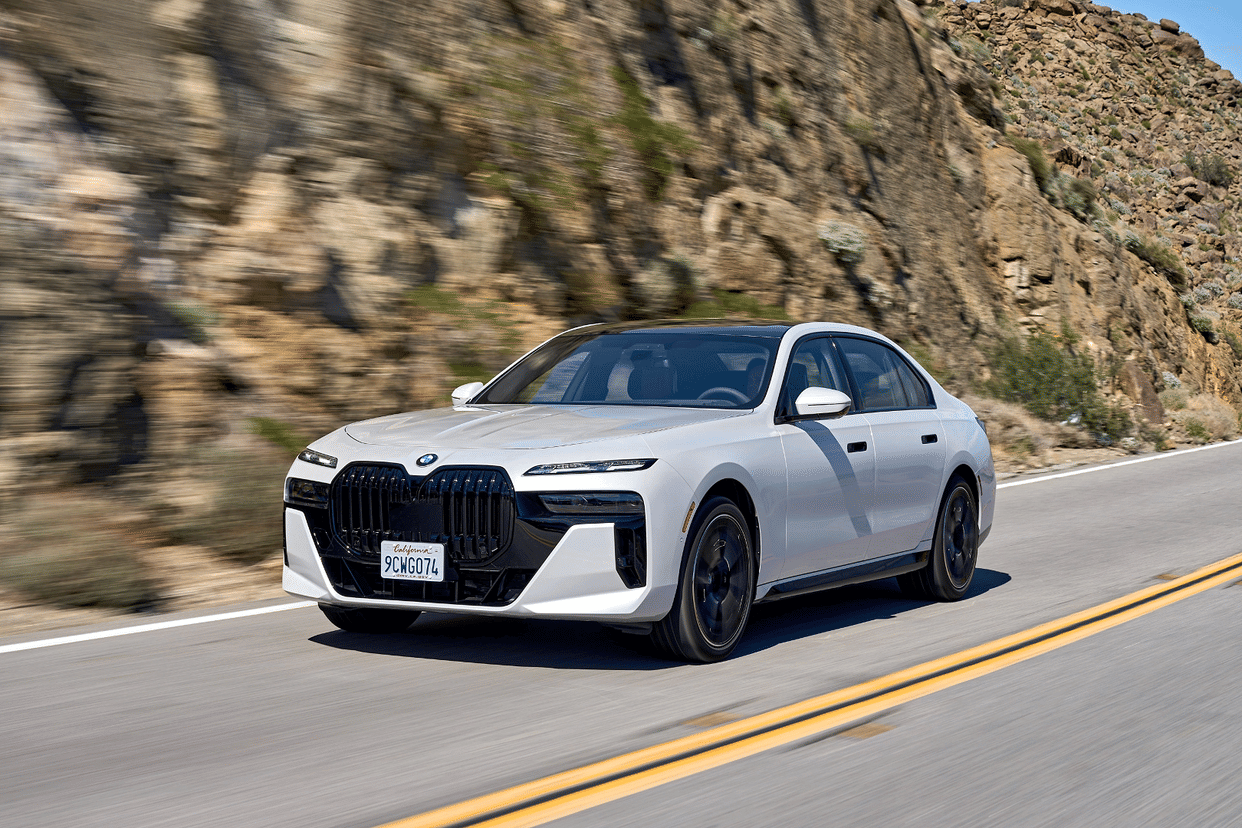 BMW India launches seventh-generation 2023 BMW 7 Series and 2023 BMW i7 in India Know Price Features Specs