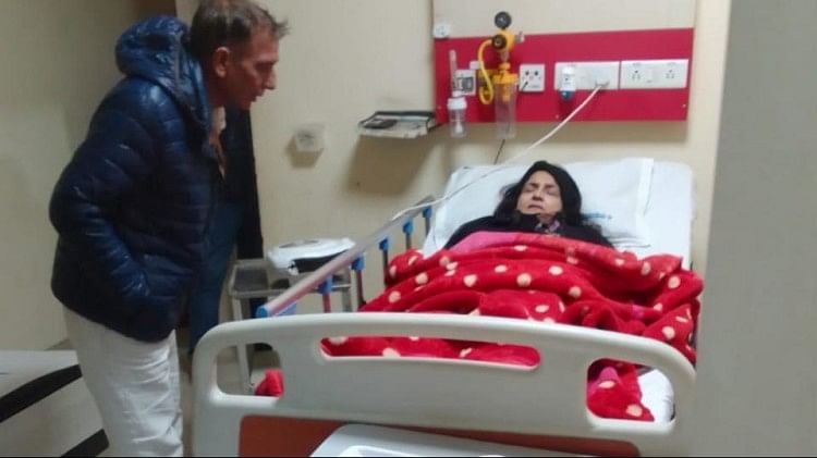 सिग्नस अस्पताल में भर्ती किरण चौधरी।