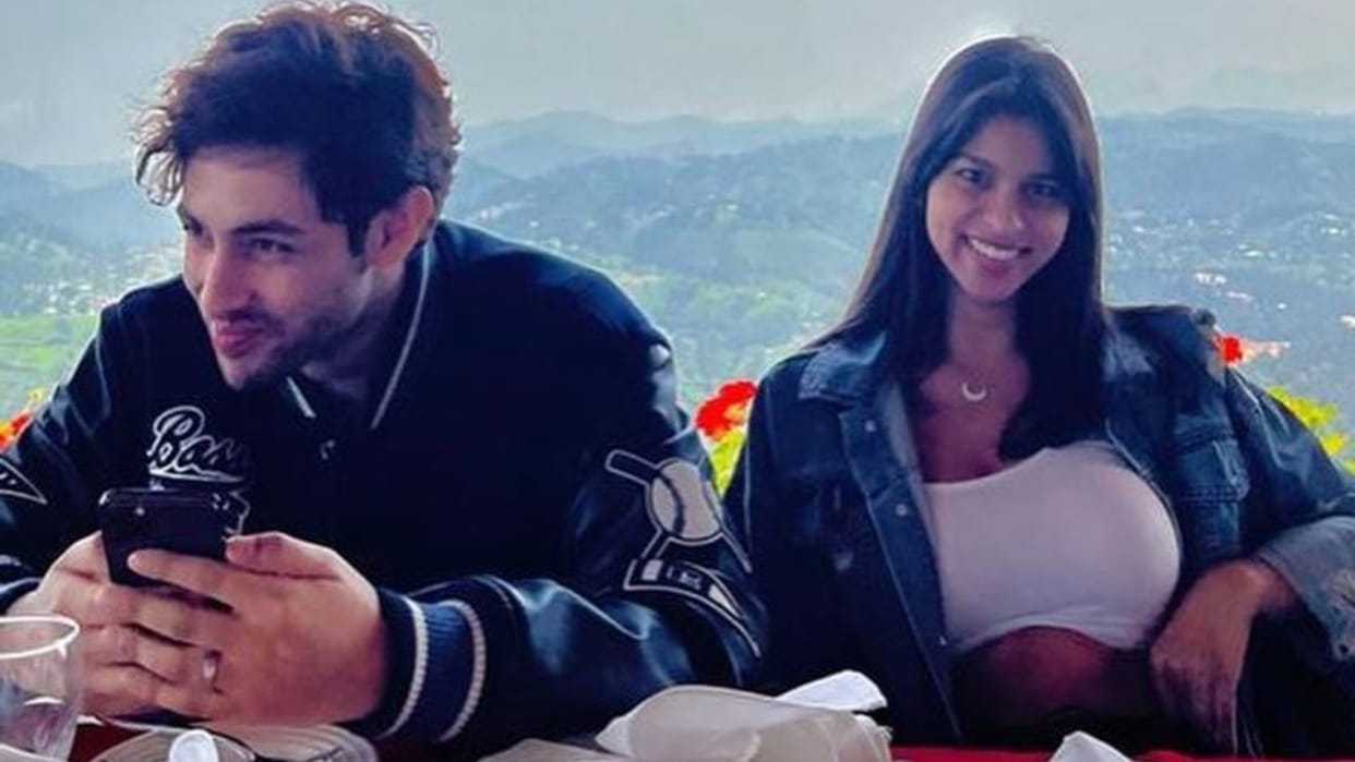 Amitabh bachchan grandson agastya nanda gives flying kiss to shah rukh khan daughter suhana khan video viral