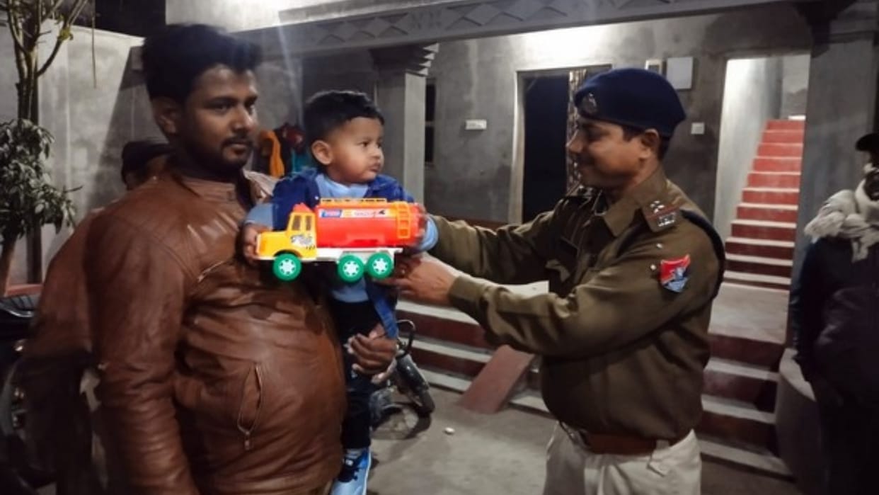 Indian Army man reunites toy lost in train with 19-month-old from Railway Machinery help