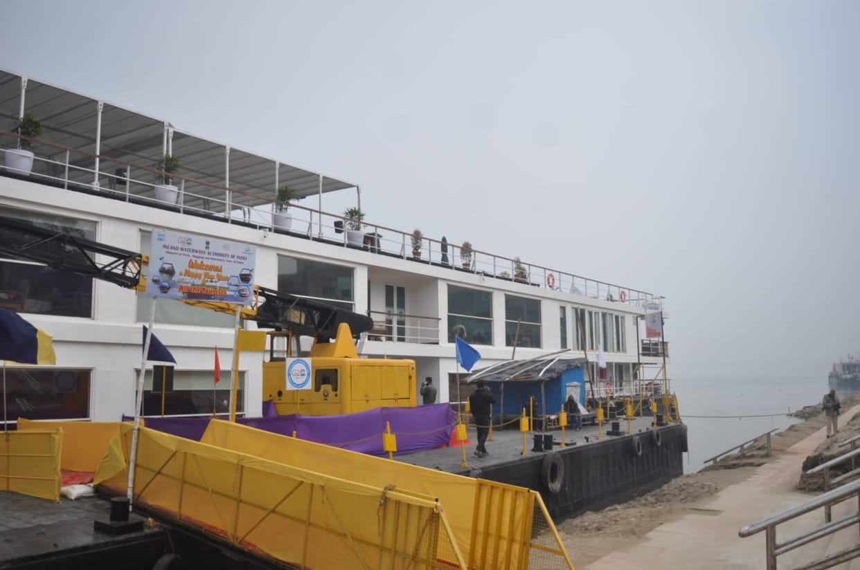 'Ganga Vilas' reaches Buxar to take foreign guests