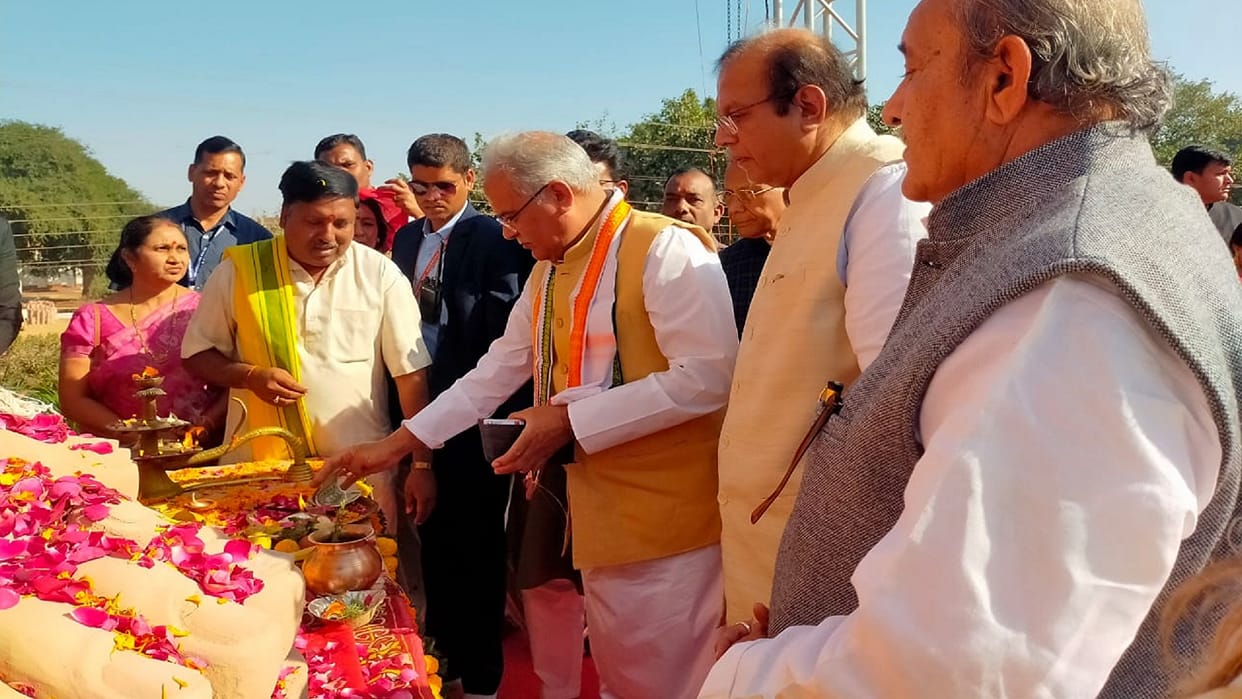cm bhupesh unveiled 25 feet tall statue of lord ram in chhattisgarh rajim