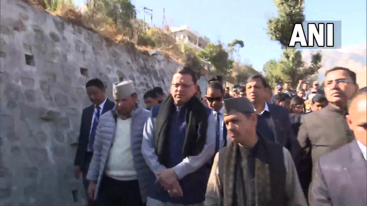 Joshimath sinking CM Dhami arrived at Joshimath Ground Zero to take stock situation Uttarakhand news in hindi