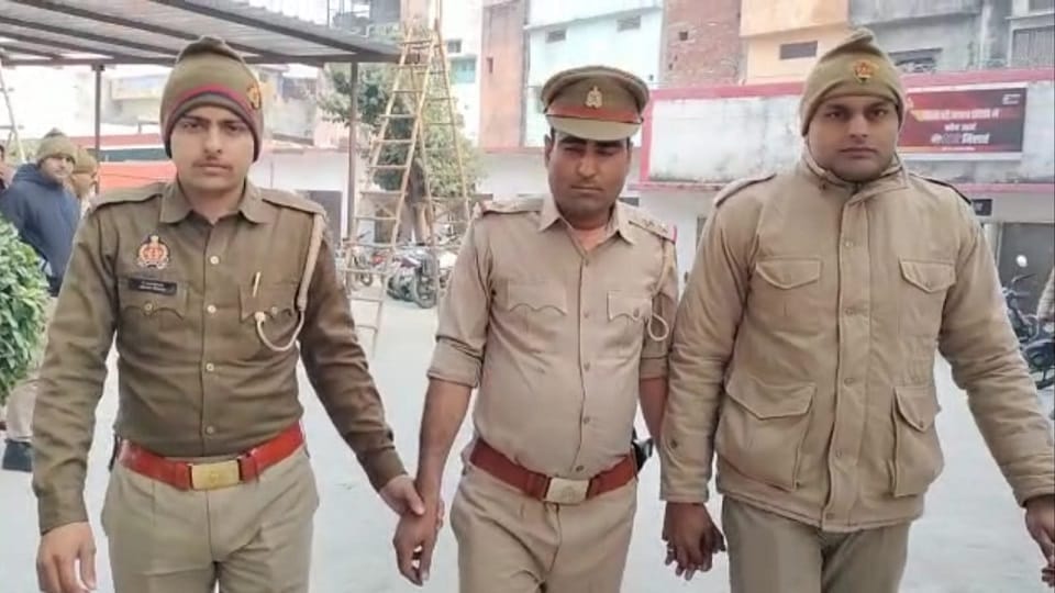 Amroha police arrested fake inspector